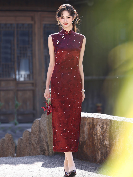Wine sleeveless hearts print midi cheongsam qipao — detail view
