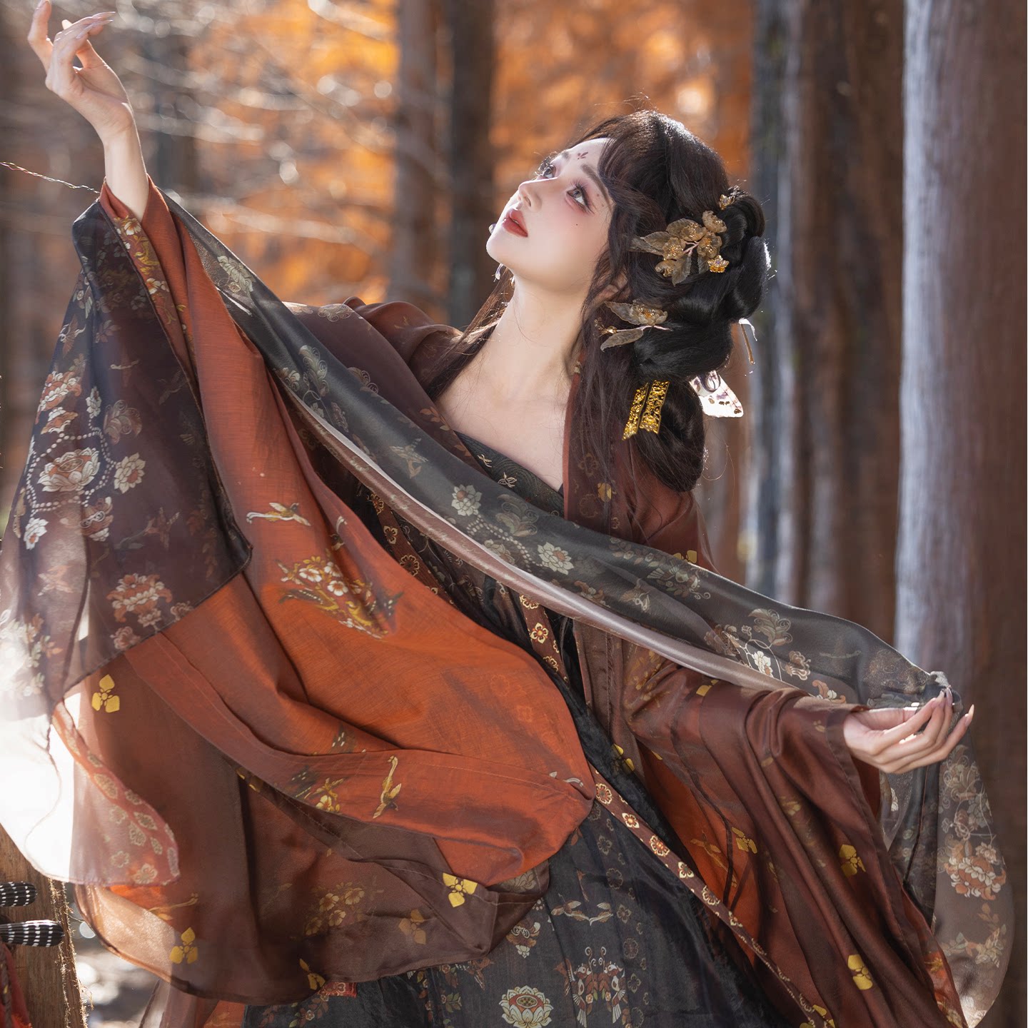 Pipa Lady | Late Tang Dynasty Qixiong Ruqun Hanfu Set with Grand Sleeve Robe