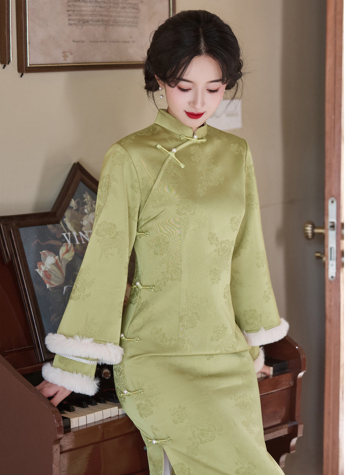Long Sleeve Fur Trim Floral Qipao and Vest | Xinxue