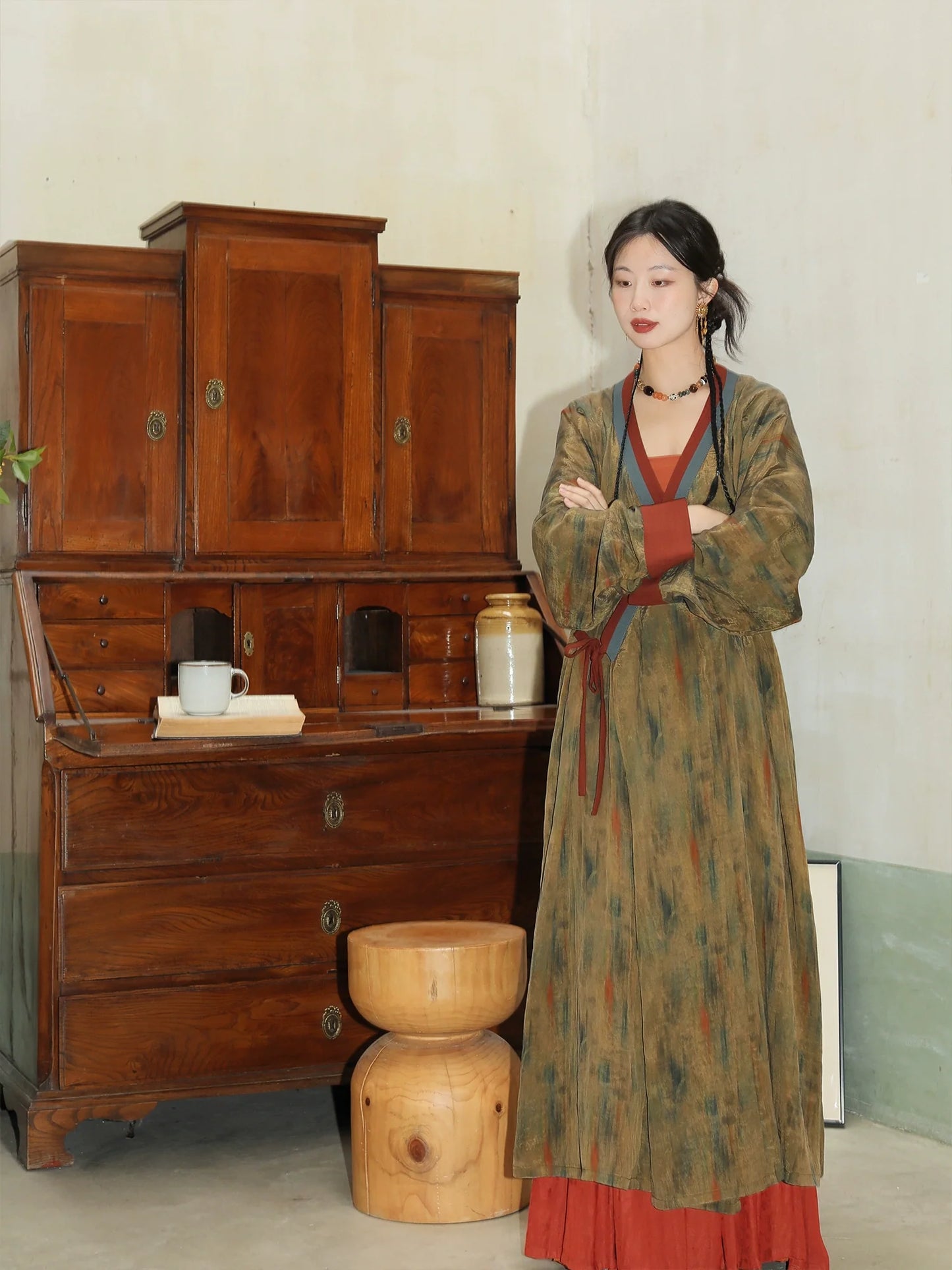 Oil Painting 油彩 - Song Dynasty Hanfu Straight Robe for Spring & Autumn (Preorder)
