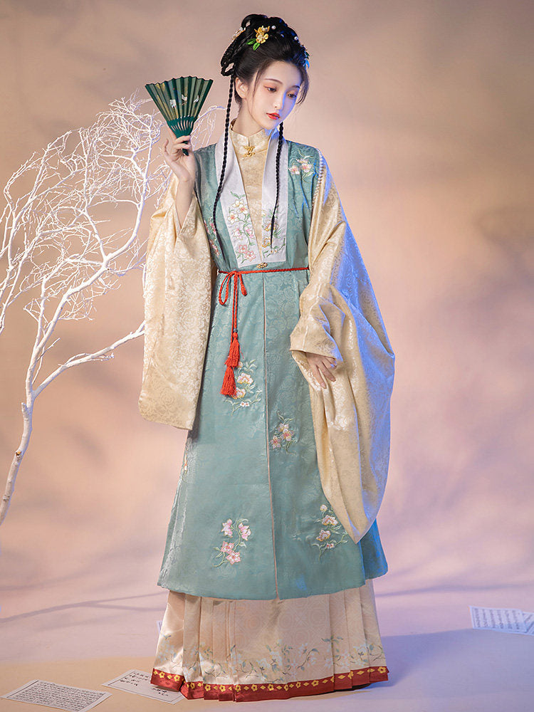 Ming Dynasty Satin Embroidered Bijia & Printed Mamian Skirt | Xilouyue 西楼月