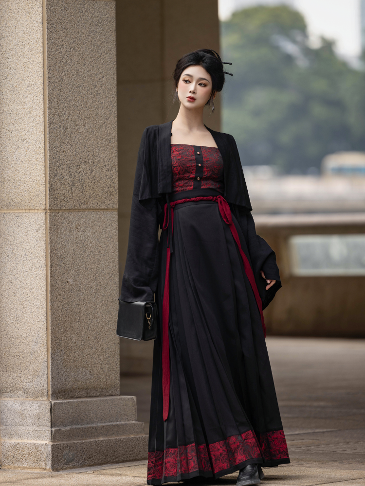 Chinese Bustier & Mamian Skirt Outfit | Rose Bud 夜色红蕾