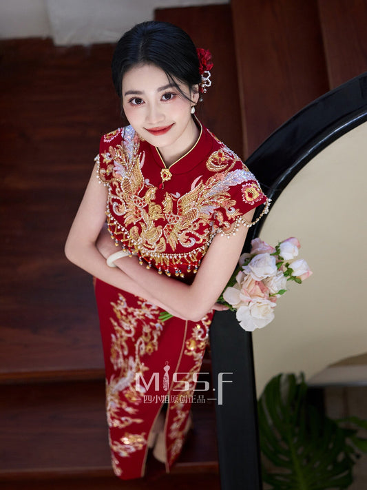 Biyishuangfei red embroidered bridal qipao cheongsam — detail view