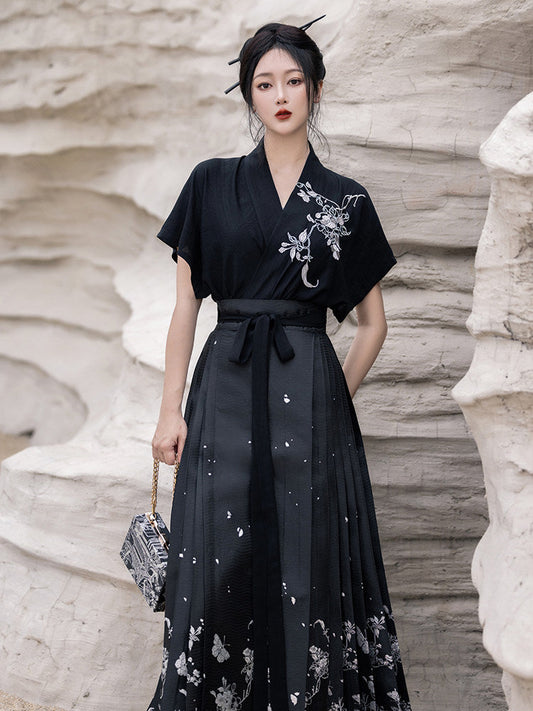 New Chinese Style Winged Sleeve Top and Mamianqun Hanfu Set - Guest of Human Realm 人间客