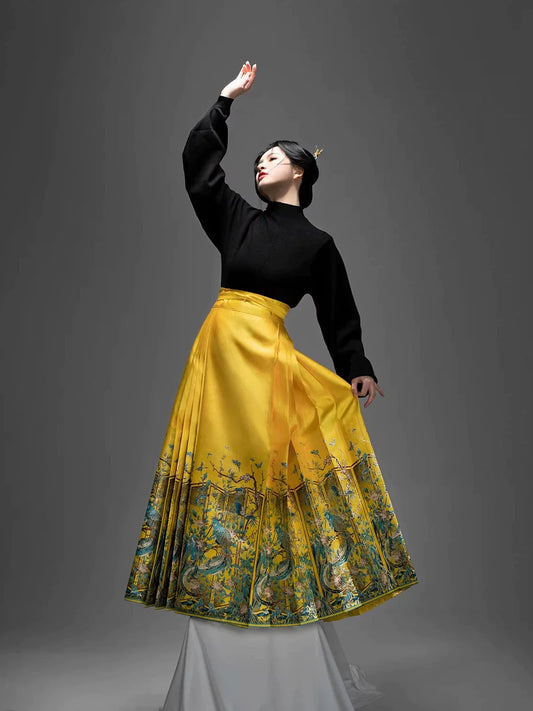 Kingfisher Chinese Blouse & Mamian Skirt Outfit - modern Ming-inspired hanfu, detail view