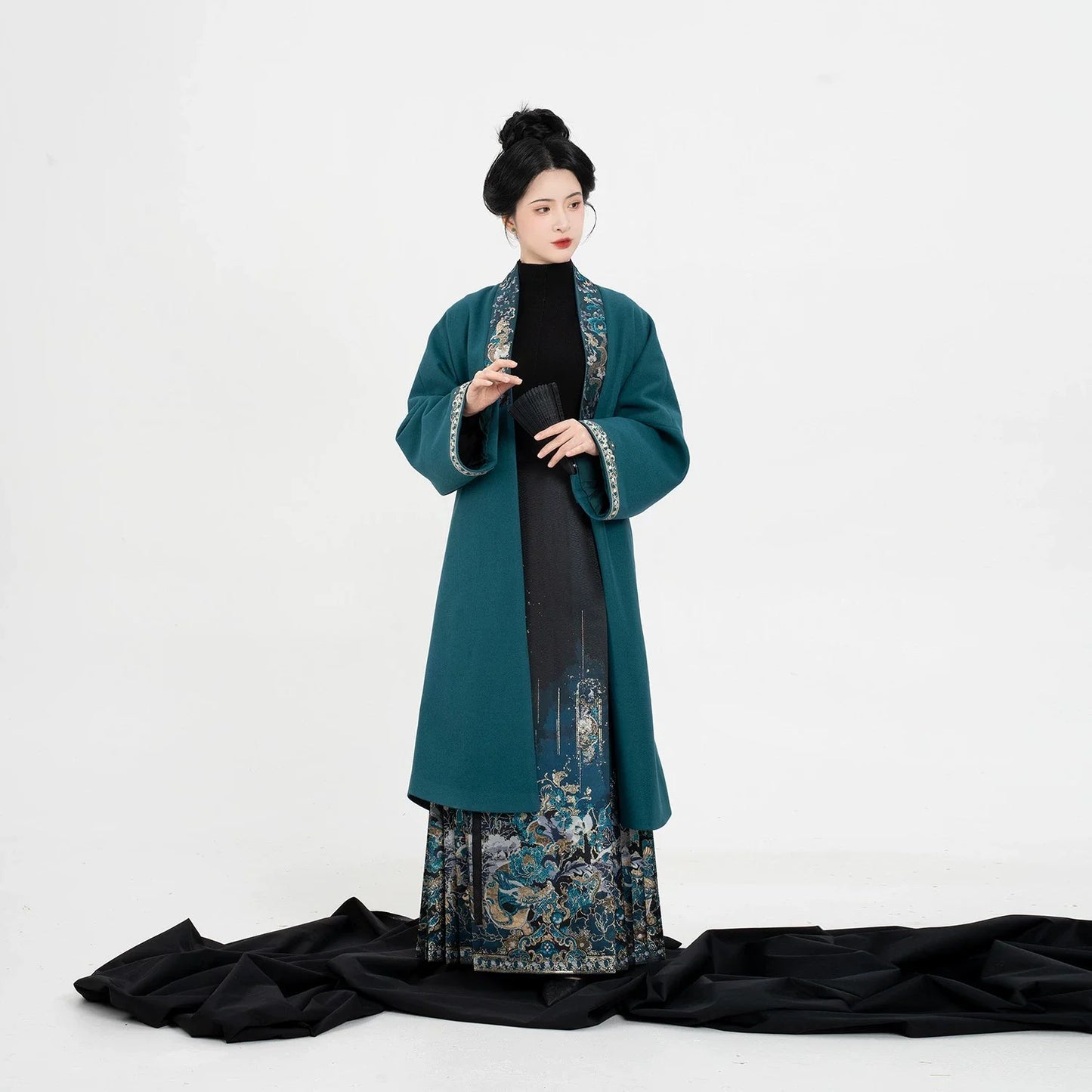 Chinese Blouse & Mamian Skirt Outfit | Returning Dragons 四龙望归