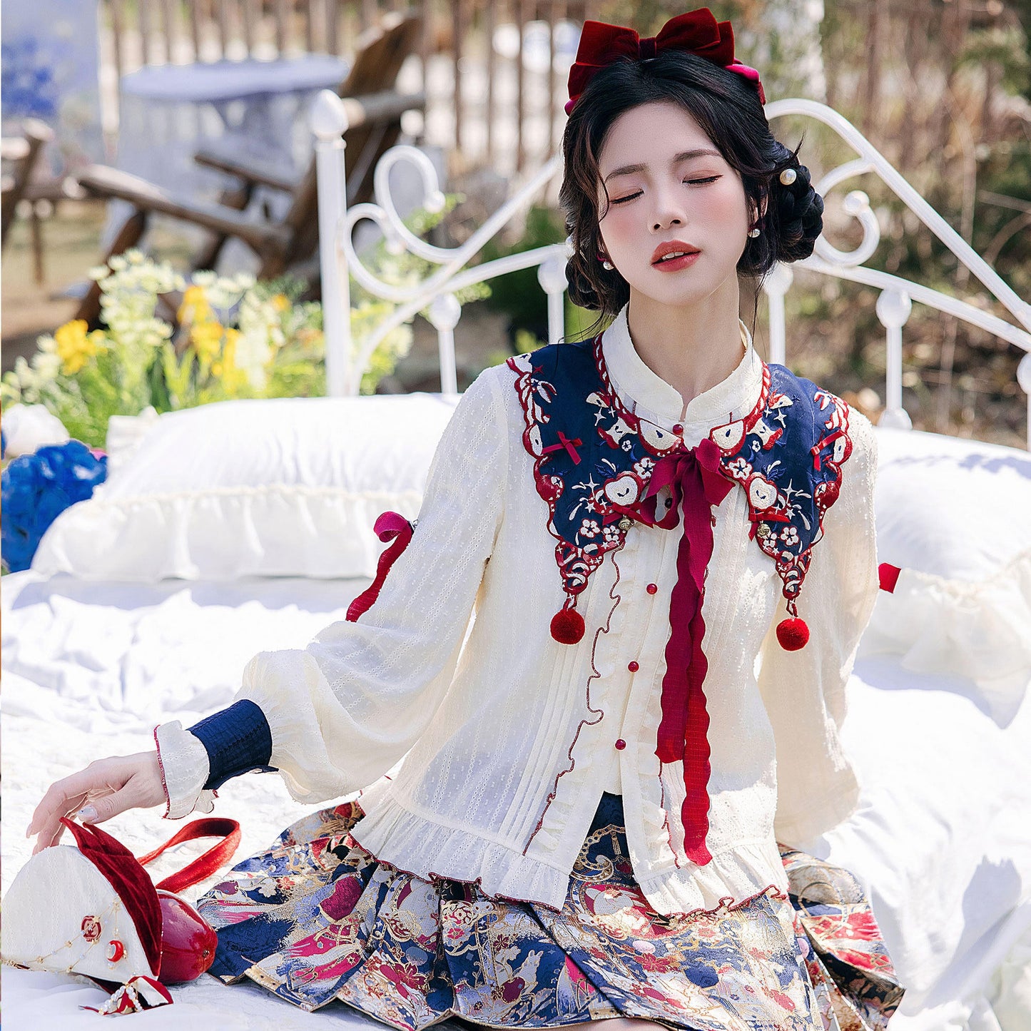 Ming Dynasty Snow White Modern Hanfu and Mini Mamianqun - Apple Crisp 苹果酥
