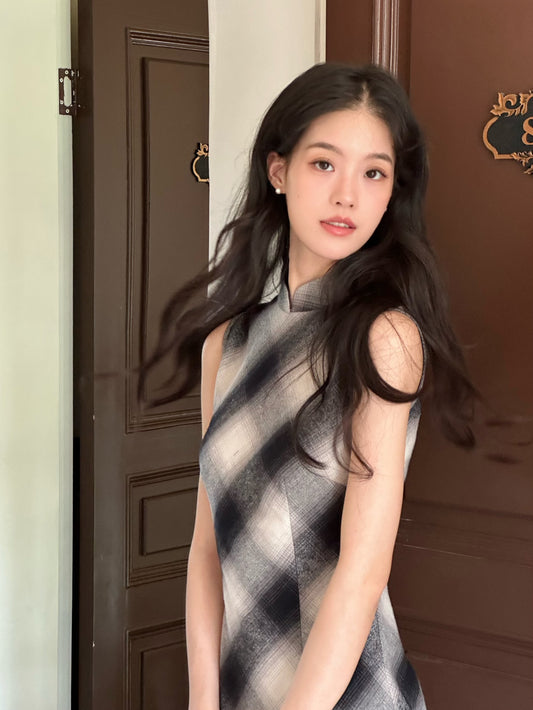 Jasmine sleeveless black and white plaid long cheongsam qipao — detail view