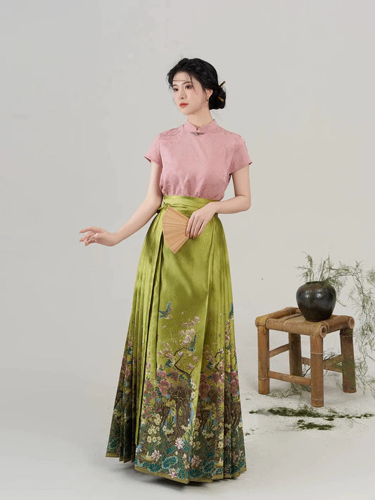 Fanhua Fu Chinese Blouse & Mamian Skirt Outfit - modern Ming-inspired hanfu, detail view