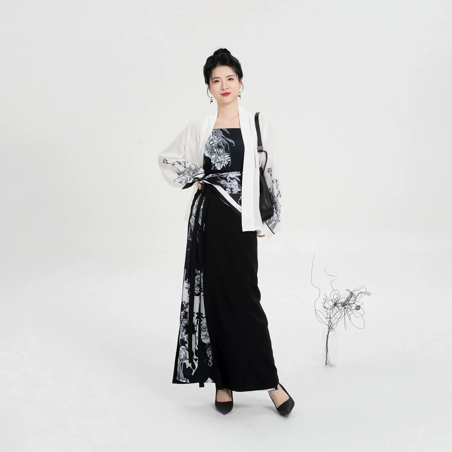 Song Dynasty Modern Hanfu Set with Winged Sleeve Top and Spiral Skirt - Heiyouzi 黑釉瓷 (Preorder)
