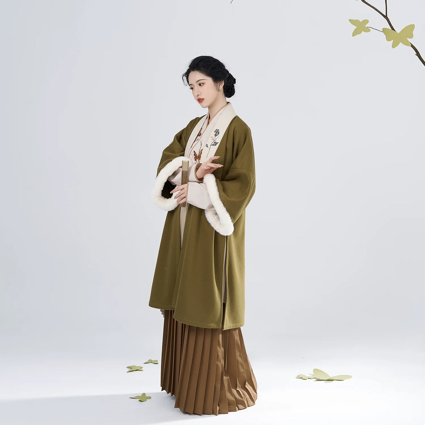 Song Dynasty Modern Hanfu Set with Winged Sleeve Top and Pleated Skirt - Floating Butterfly 浮蝶 (Preorder)