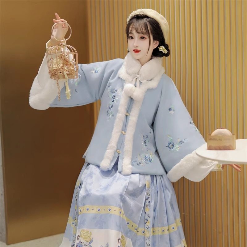 Ming Dynasty Embroidered Fleece Square Collar Jacket & Printed Mamian Skirt | Lanting 兰亭