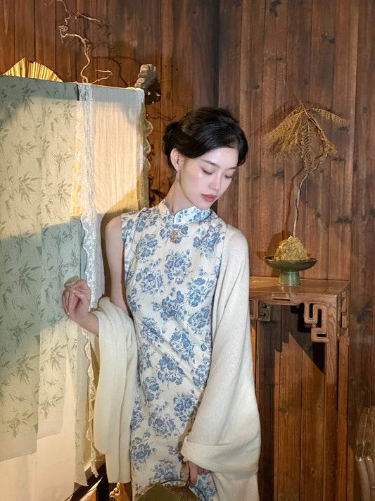Forget Summer sleeveless cotton porcelain print long cheongsam qipao — detail view