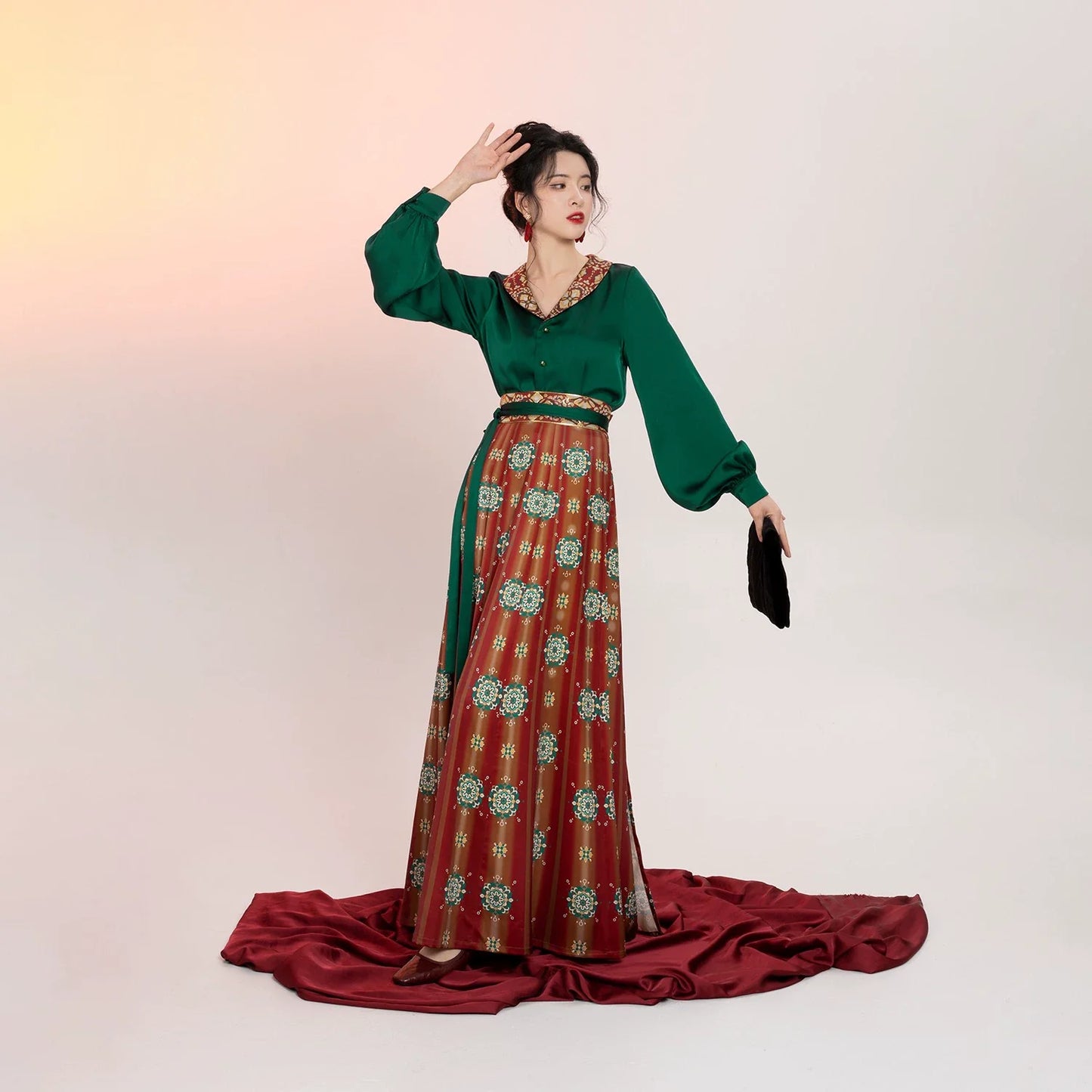 Tang Dynasty Modern Hanfu Set with Round Collar Top and Wrap Skirt - Yanhong 嫣红 (Preorder)