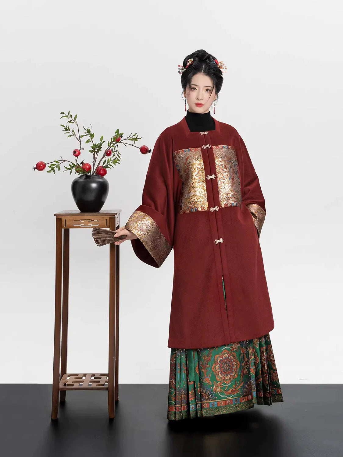 Ming Dynasty Traditional Hanfu Costume with Dunhuang Prints - Watching Fishes 观鱼知乐