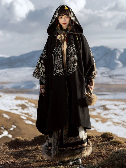 Oriental hanfu cloak - Chinese traditional outerwear — front view