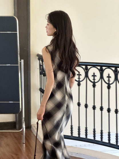 Sleeveless Black and White Plaid Long Cheongsam | Jasmine