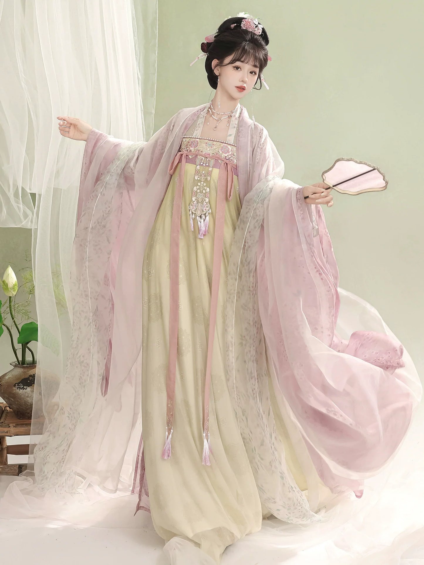 Morning Flower 花晨 - Tang Dynasty Style Qixiong Ruqun (Preorder)