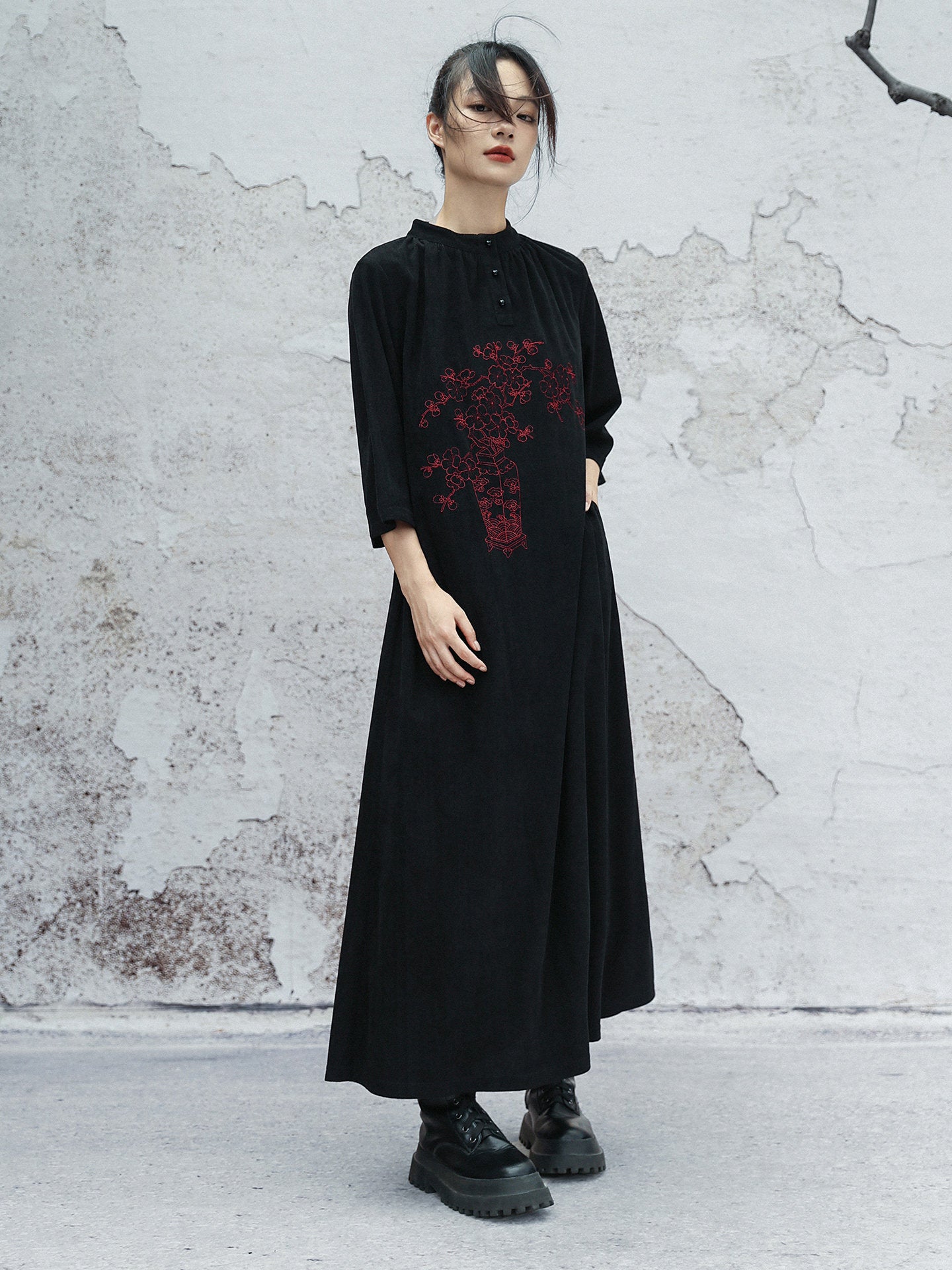 New Chinese Style Embroidered Loose Black Dress - Denglei 灯芯