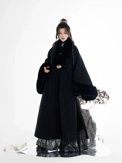 Ming Dynasty Warrior Wuxia Style Fur Coat & Mamian Skirt | Haiyan Heqing 海晏河清