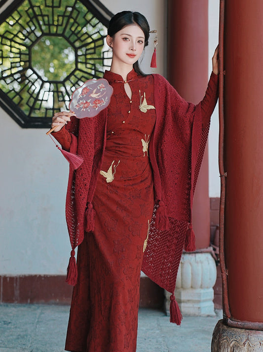 Juliet long sleeve Chinese wedding cheongsam qipao — detail view