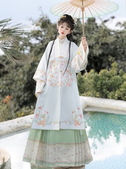 Ming Dynasty Hanfu Set with Robe & Mamian Skirt | Mid Spring 春意浓
