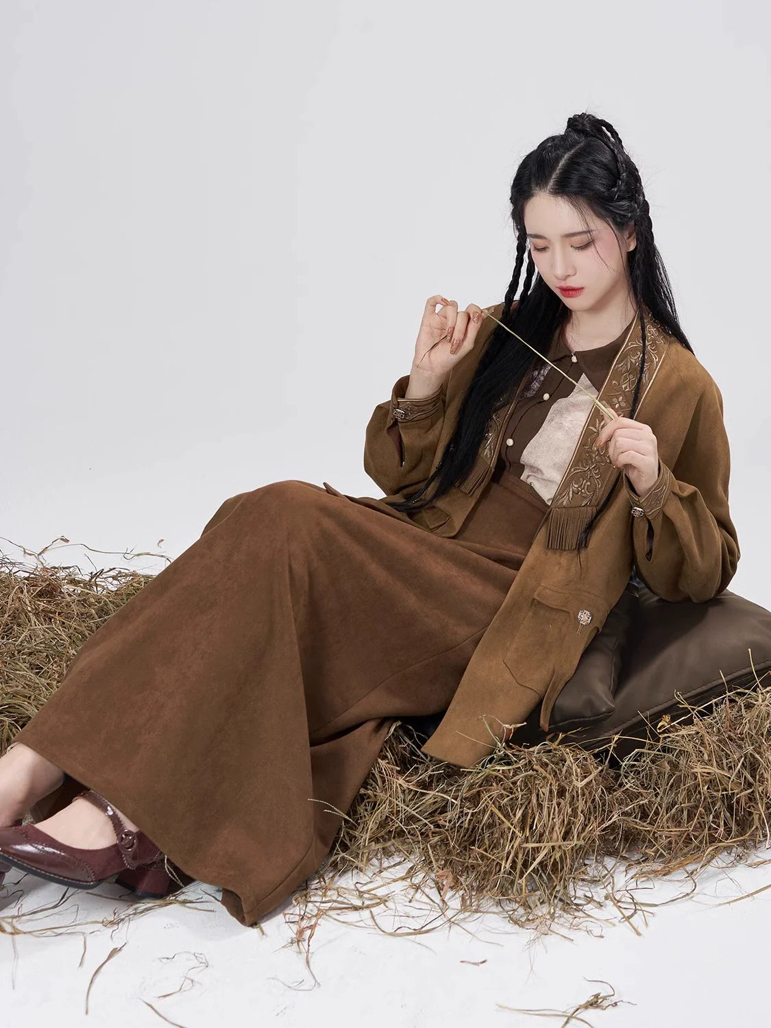 Song Dynasty Modern Hanfu Set with Long Sleeve Top and Spiral Skirt - Urban Nomad 都市游牧 (Preorder)
