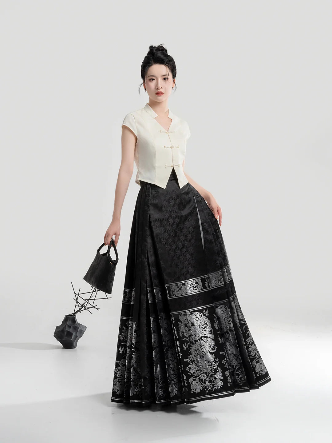 New Chinese Style Women's V Neck Top - Yinyue 吟月 (Preorder)