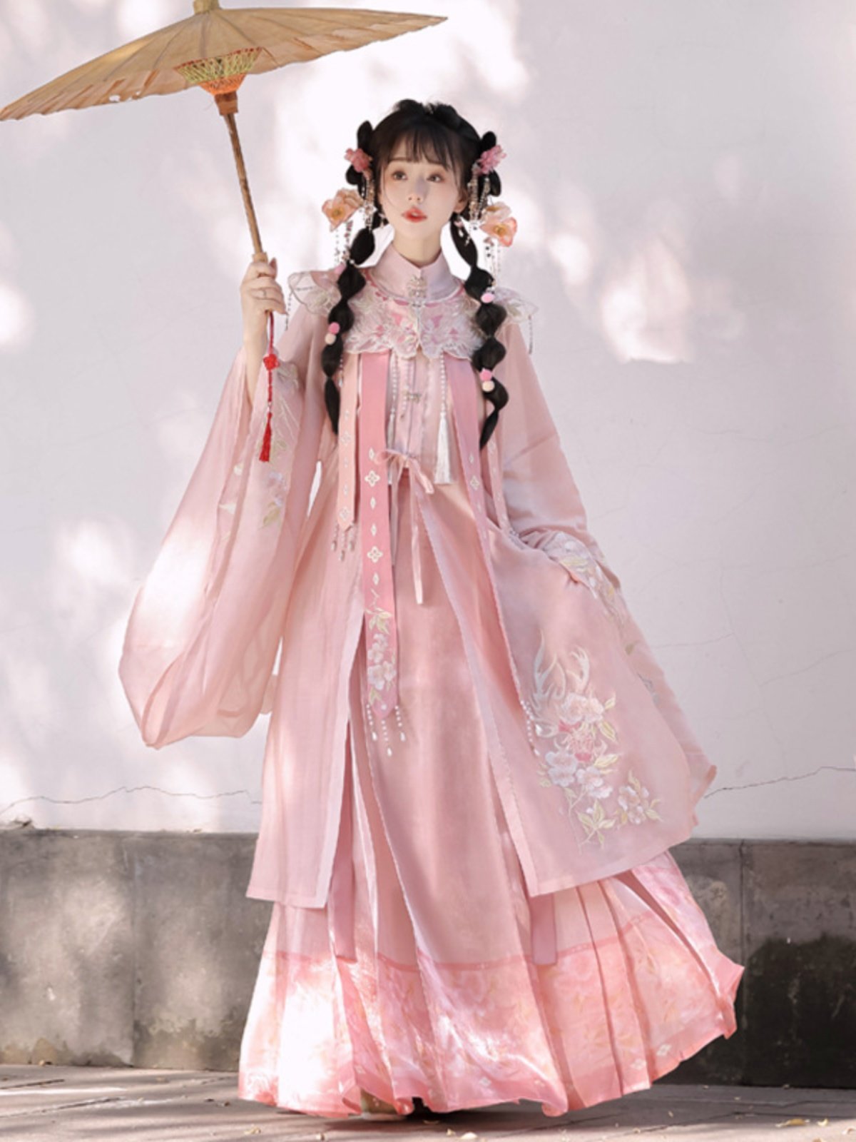 Ming Dynasty Hanfu Set with Cloud Collar & Mamian Skirt｜Koi Spirit 锦鲤仙