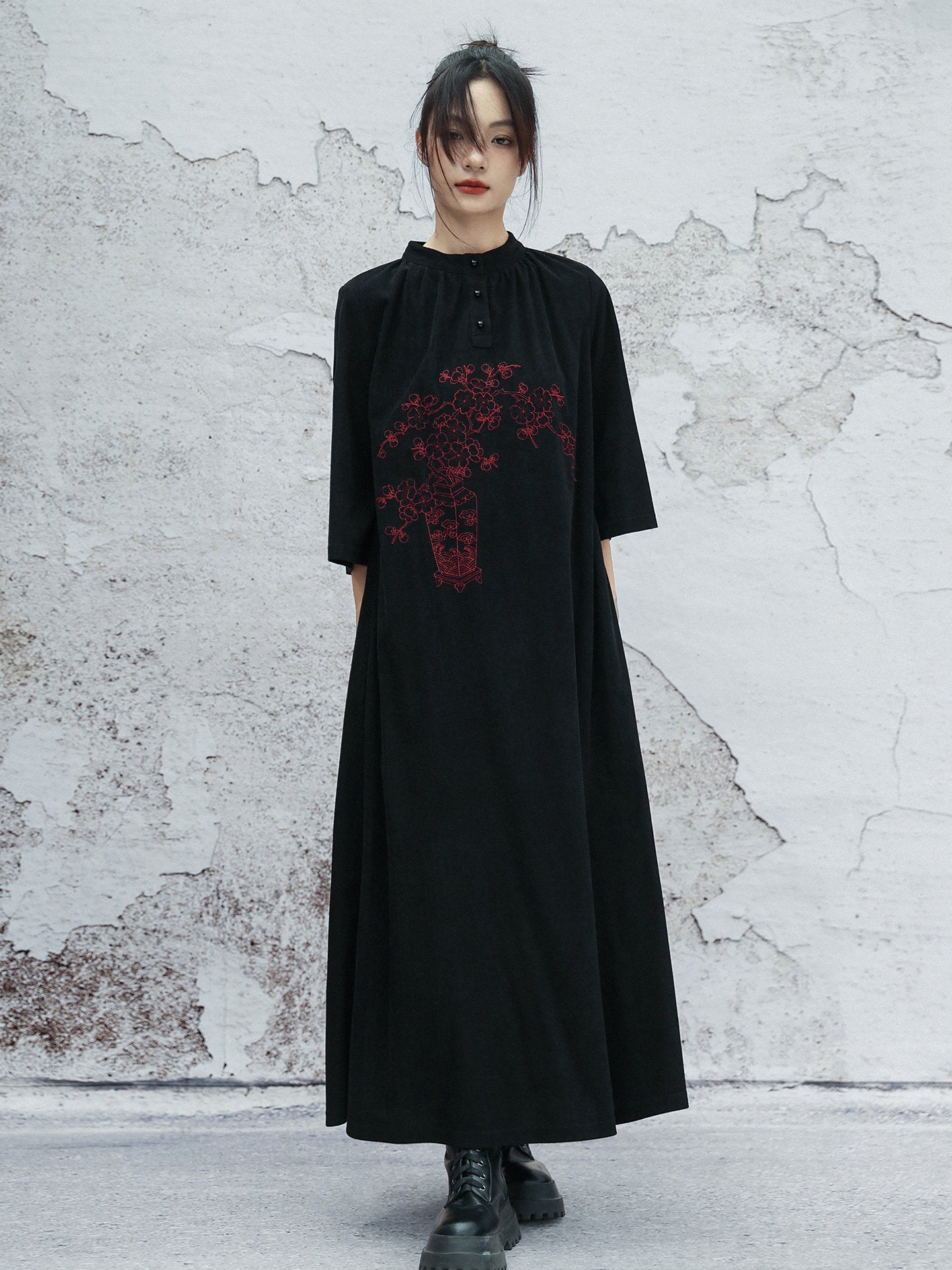 New Chinese Style Embroidered Loose Black Dress - Denglei 灯芯