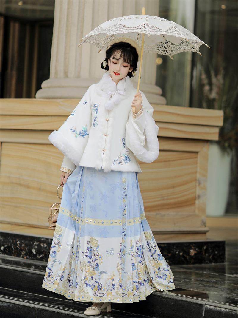Ming Dynasty Embroidered Fleece Square Collar Jacket & Printed Mamian Skirt | Lanting 兰亭