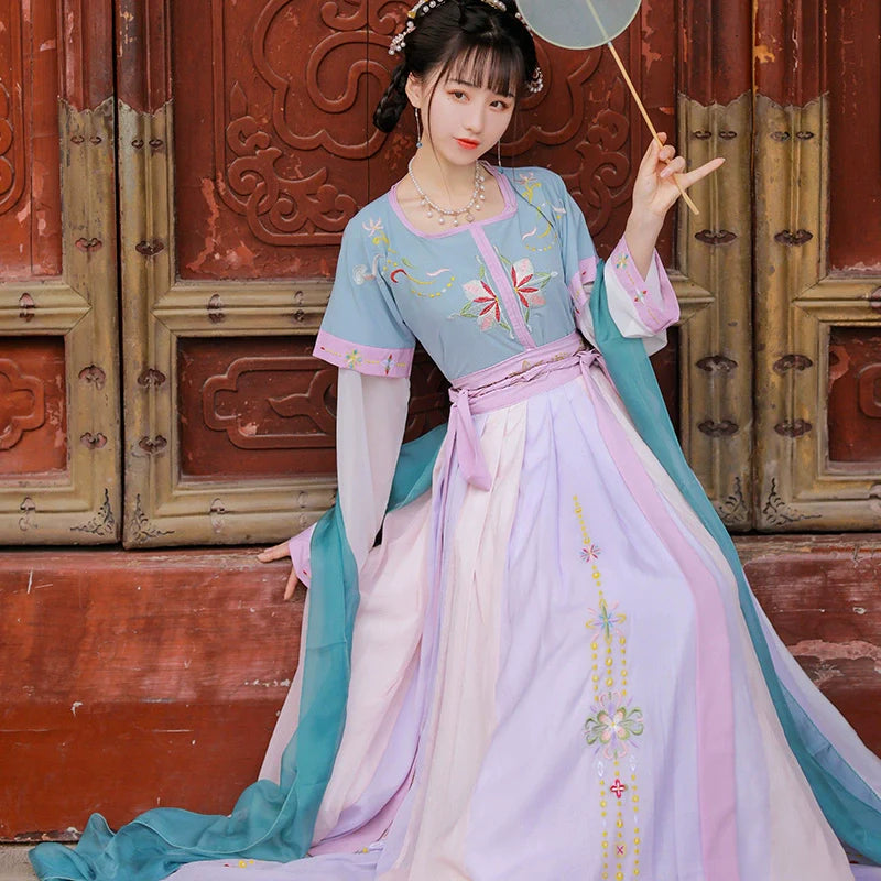 Lin Lang 琳琅 - Tang Dynasty Style U-shaped Collar Qiyao Ruqun
