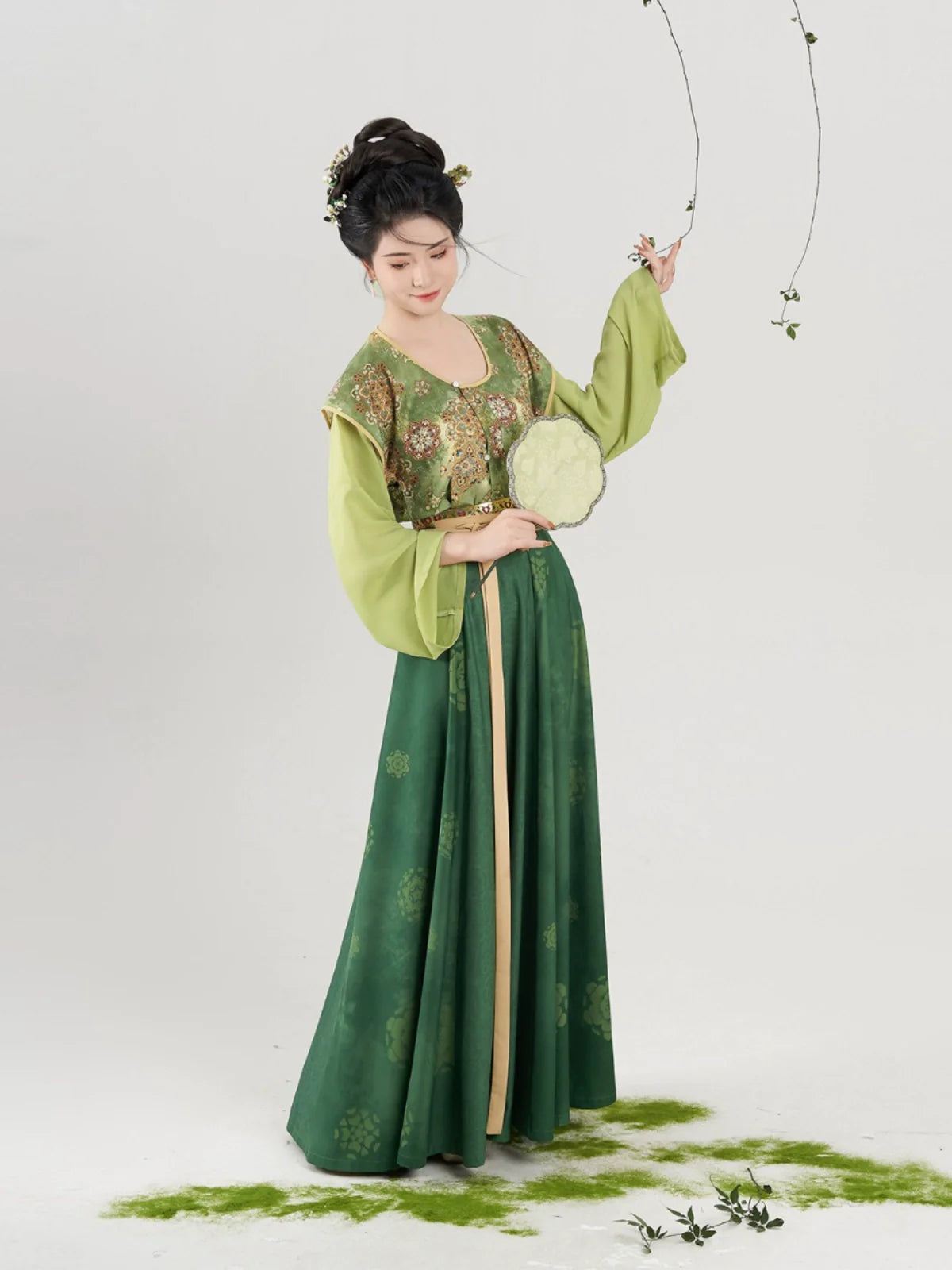 Tang Dynasty Modern Hanfu Set with Beizi Overlay & Flowing Eight-Panel Skirt - Weiyang 未央 (Preorder)