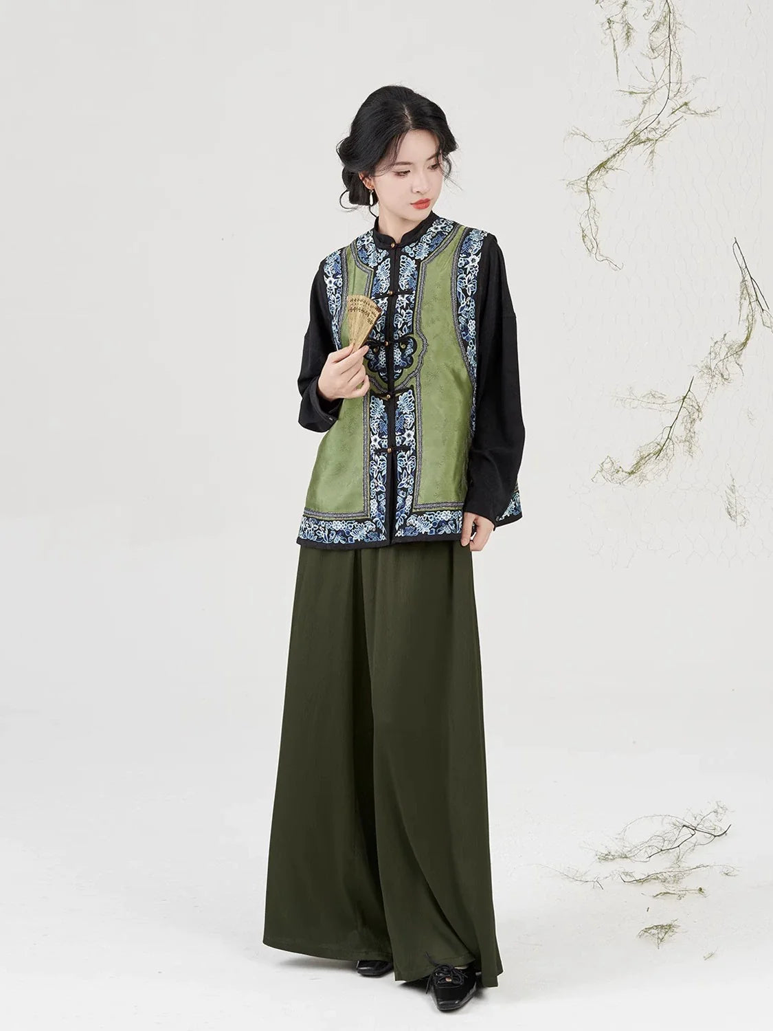 Modern Qing Han Inspired Embroidered Collarless Jacquard Vest - Porcelain 茗瓷 (Preorder)