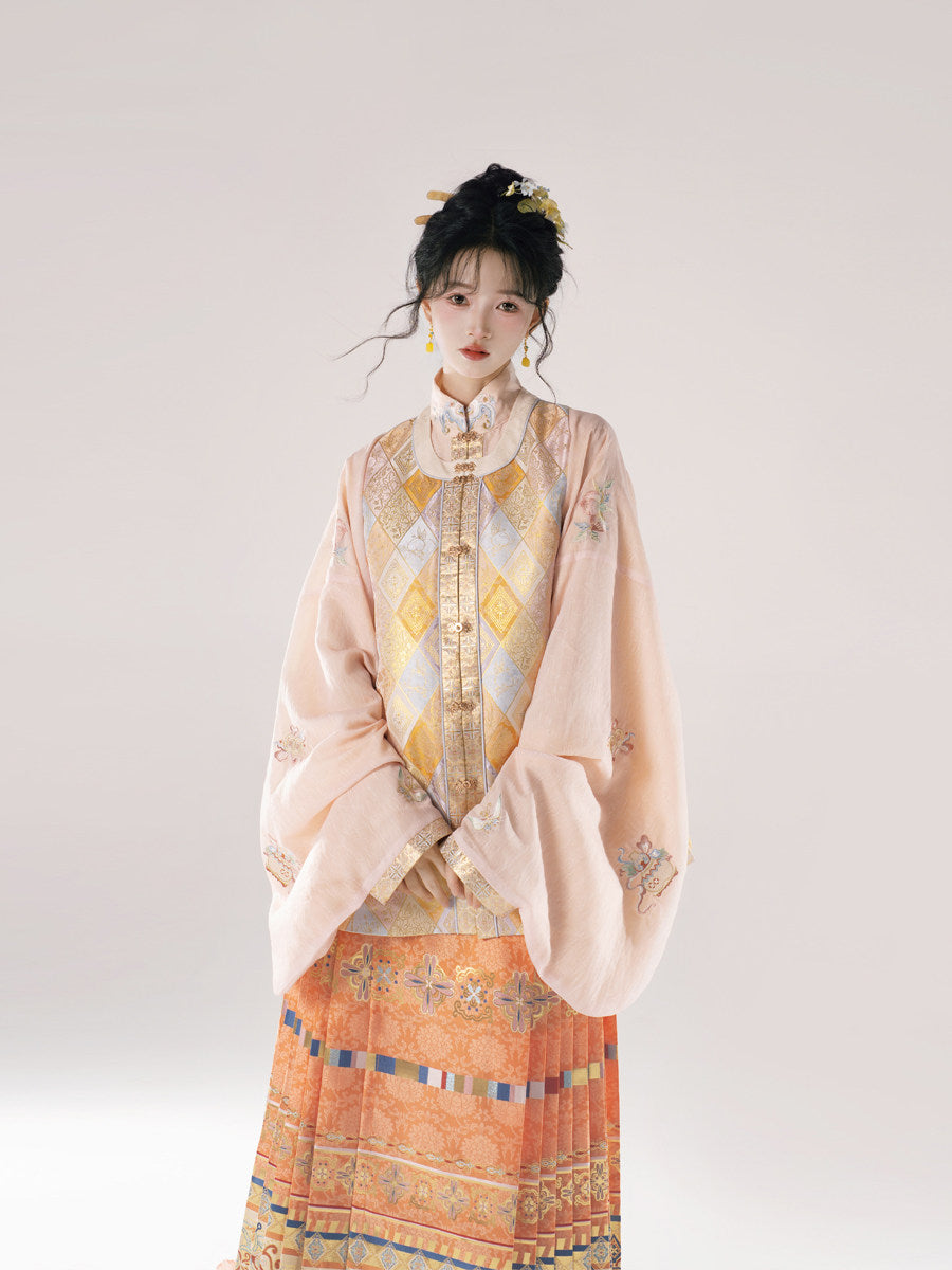 Ming Dynasty Pastel Orange Pipa Sleeve Top & Mamian Skirt | Yun Dynasty Capital 云朝玉京