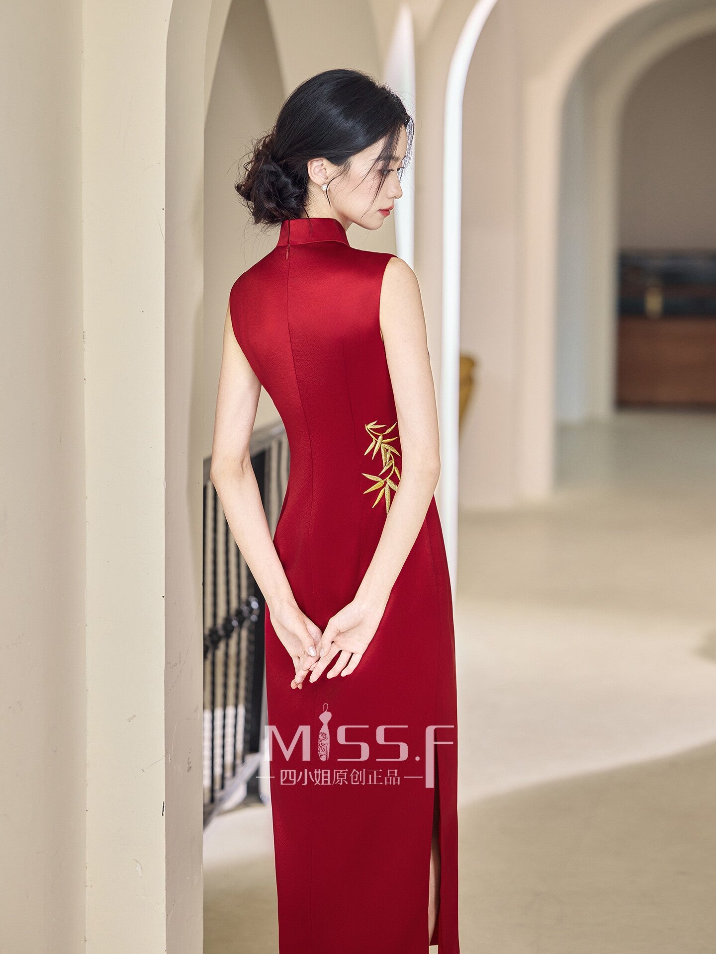 Chinese Wedding Engagement & Tea Ceremony Sleeveless Cheongsam | Xinyue