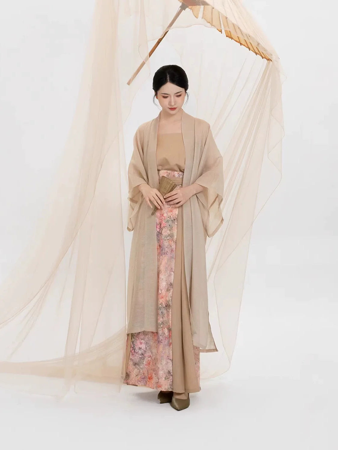 Song Dynasty Modern Hanfu Set with Changgan Temple Beizi and Three Pleat Skirt - Xuhuashi 叙花时 (Preorder)