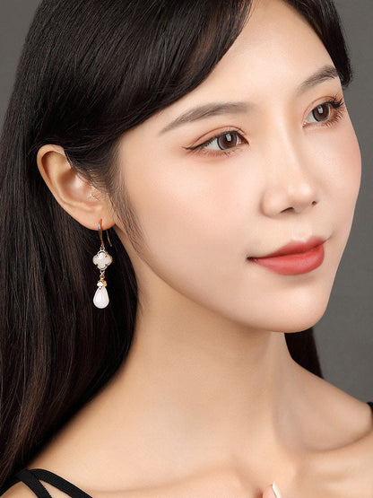 Four Leaf Clover Shimmer White Earrings | Cheongsam Jewelry
