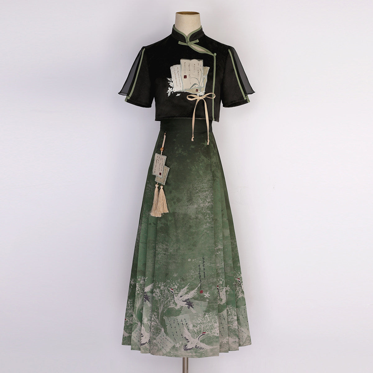Ming Dynasty Modern Hanfu Crop Top and Mamianqun - Herbalism 草药学