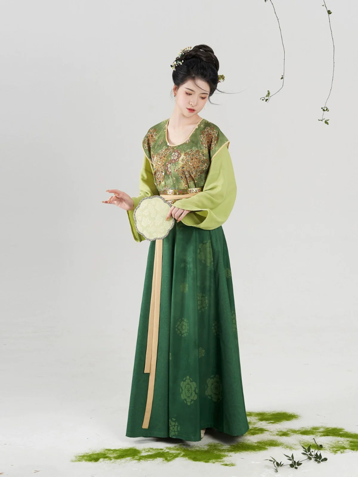 Tang Dynasty Modern Hanfu Set with Beizi Overlay & Flowing Eight-Panel Skirt - Weiyang 未央 (Preorder)