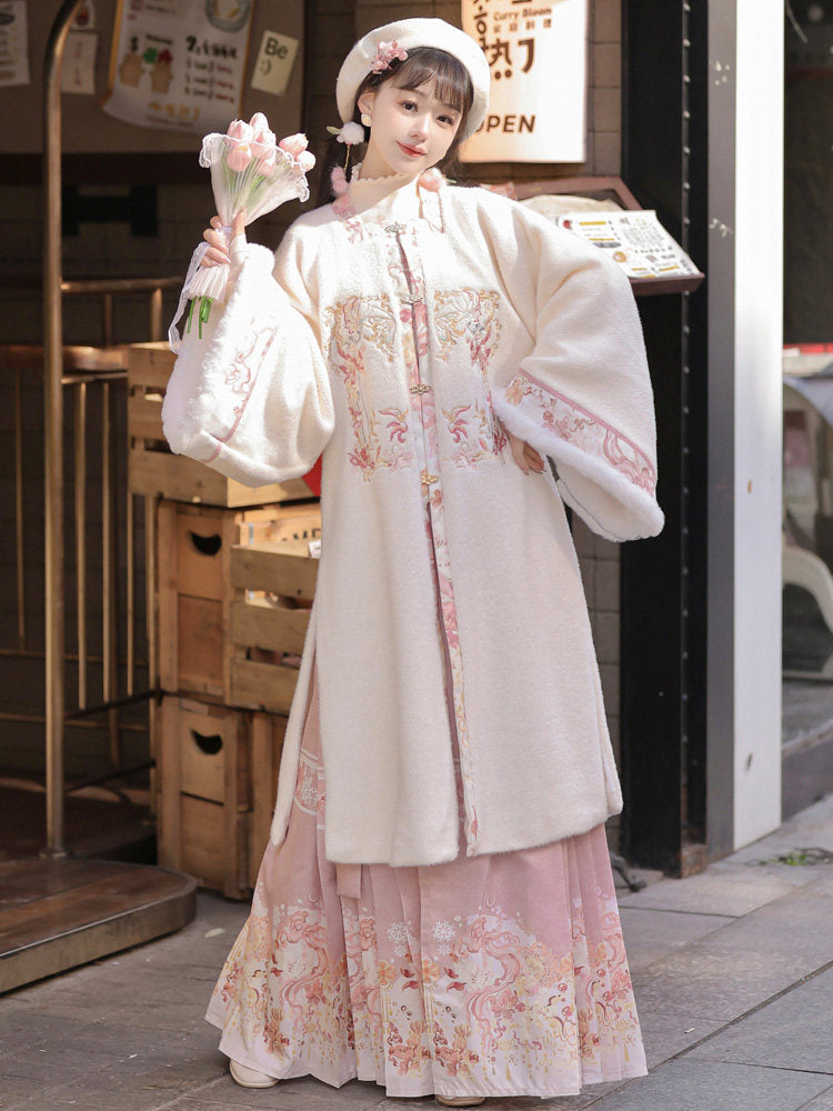 Ming Dynasty Velvet Embroidered Square Collar Cardigan with Printed Mamian Skirt | Winter Warm Sun 冬日暖阳