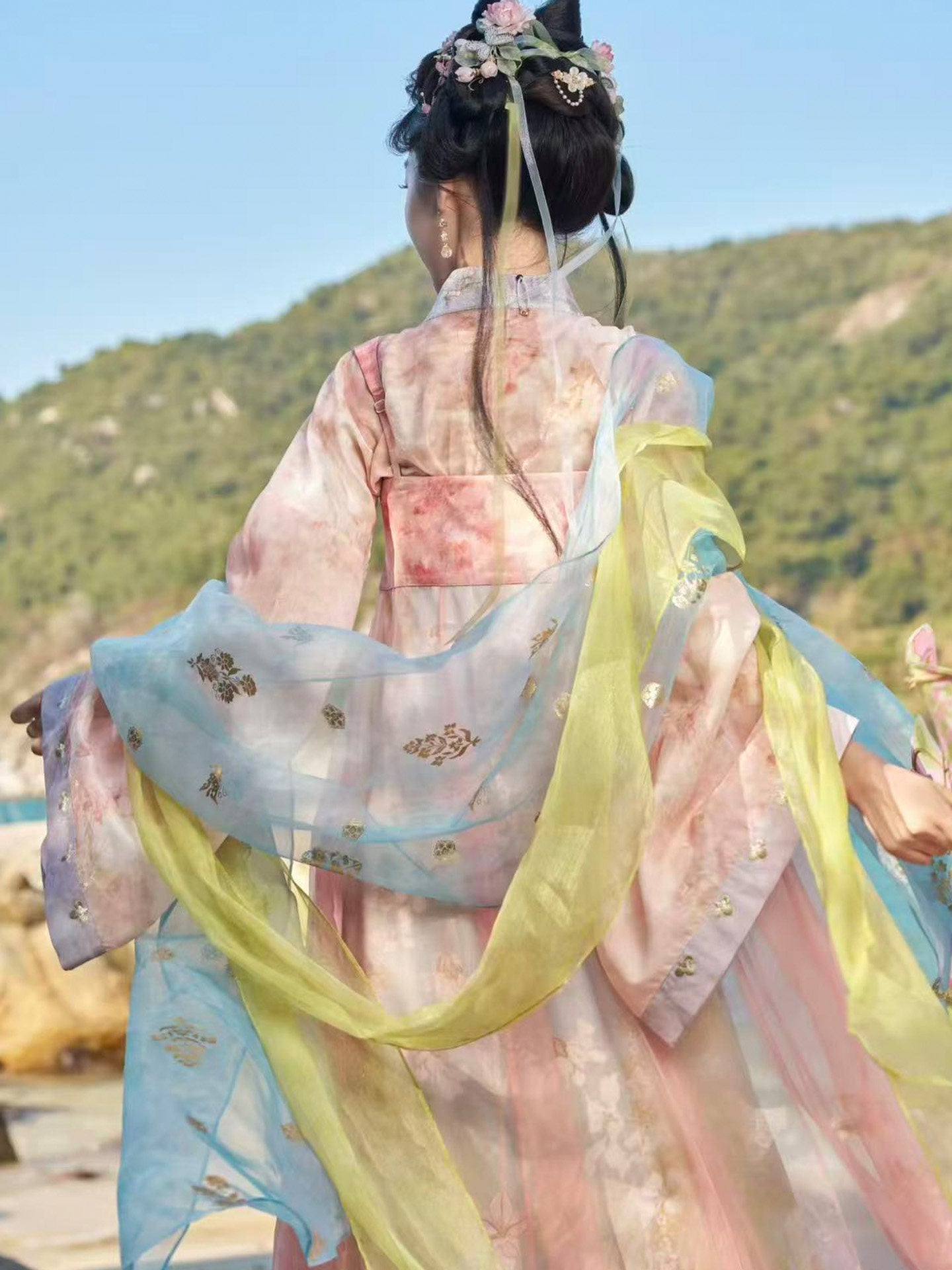 Ying Hua Li | Tang Dynasty Qixiong Ruqun Hanfu Dress with Gradient Embroidery