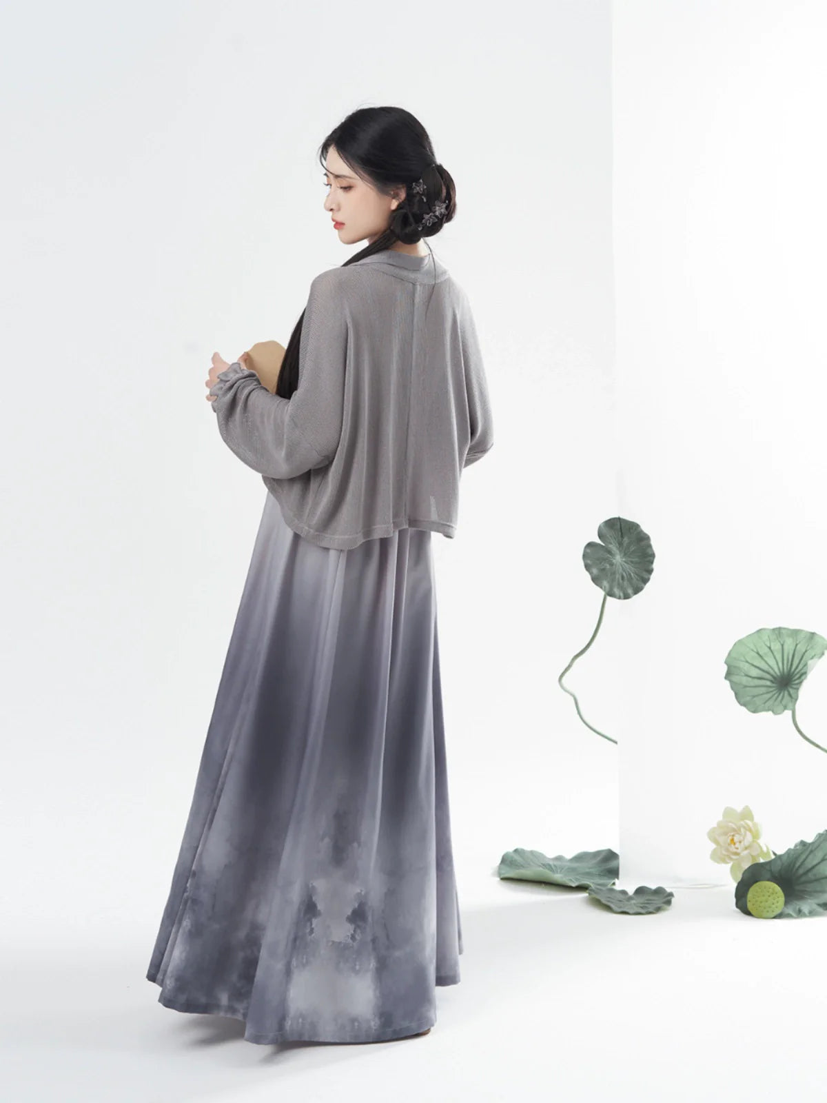 Modern Tang Dynasty Hanfu Slip Dress Set - Wuhefeng 芜荷风 (Preorder)
