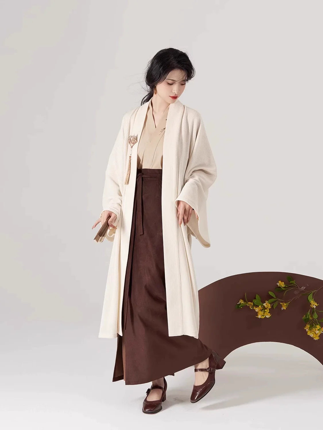 Song Dynasty Modern Hanfu Set with Winged Sleeve Top and Spiral Skirt - Wood Hibiscus 木芙蓉 (Preorder)