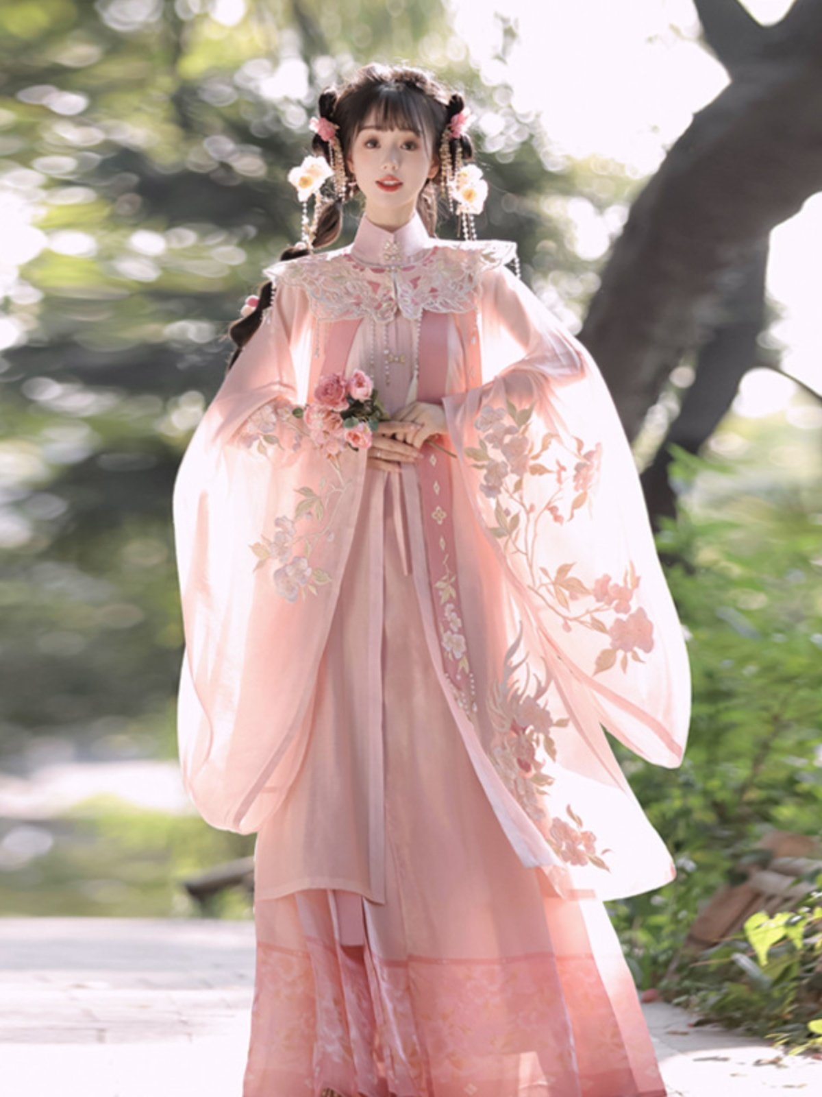 Ming Dynasty Hanfu Set with Cloud Collar & Mamian Skirt｜Koi Spirit 锦鲤仙