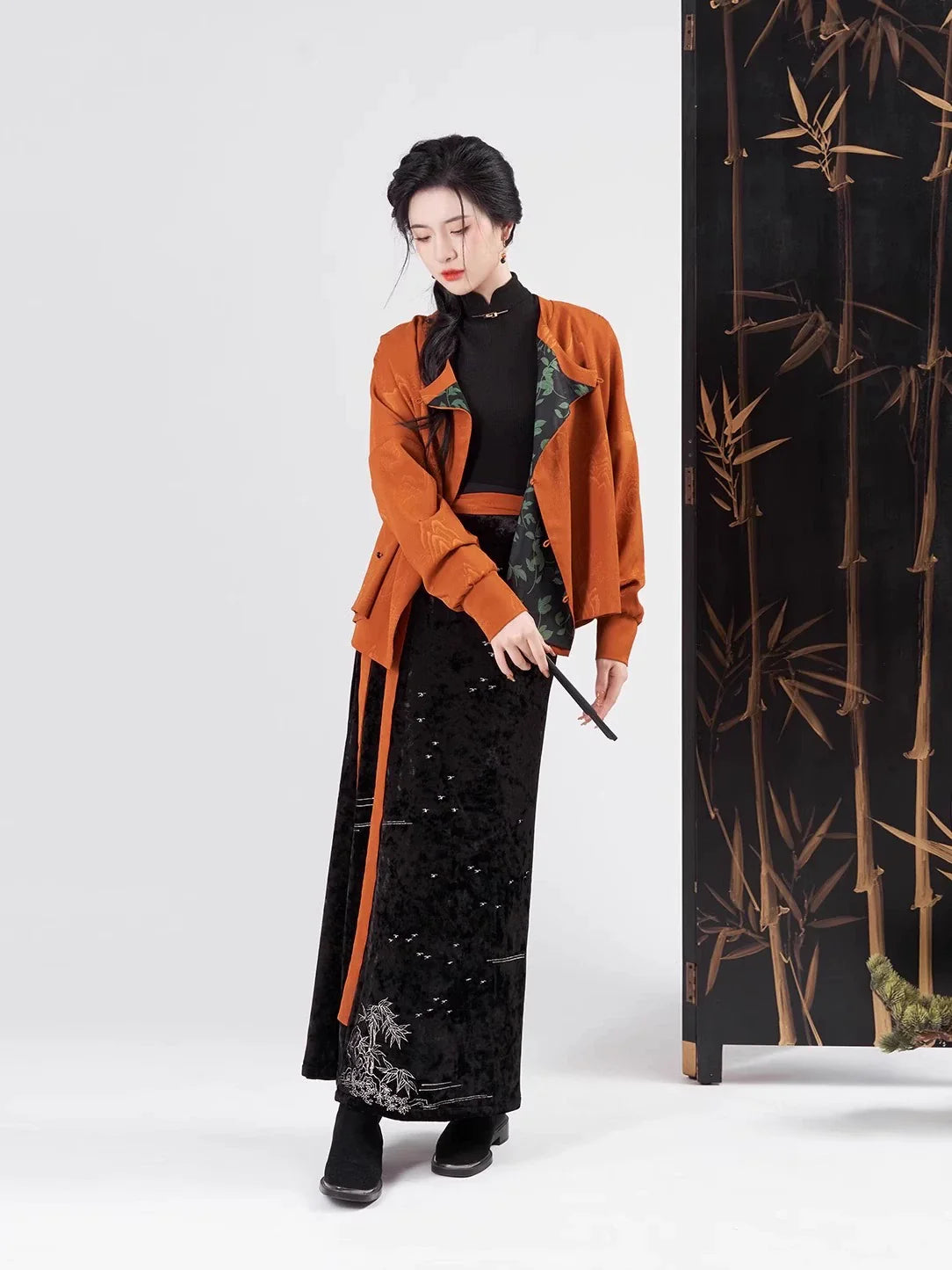 Song Dynasty Modern Hanfu Set with Long Sleeve Top and Spiral Skirt - Ruoying 若瑛 (Preorder)