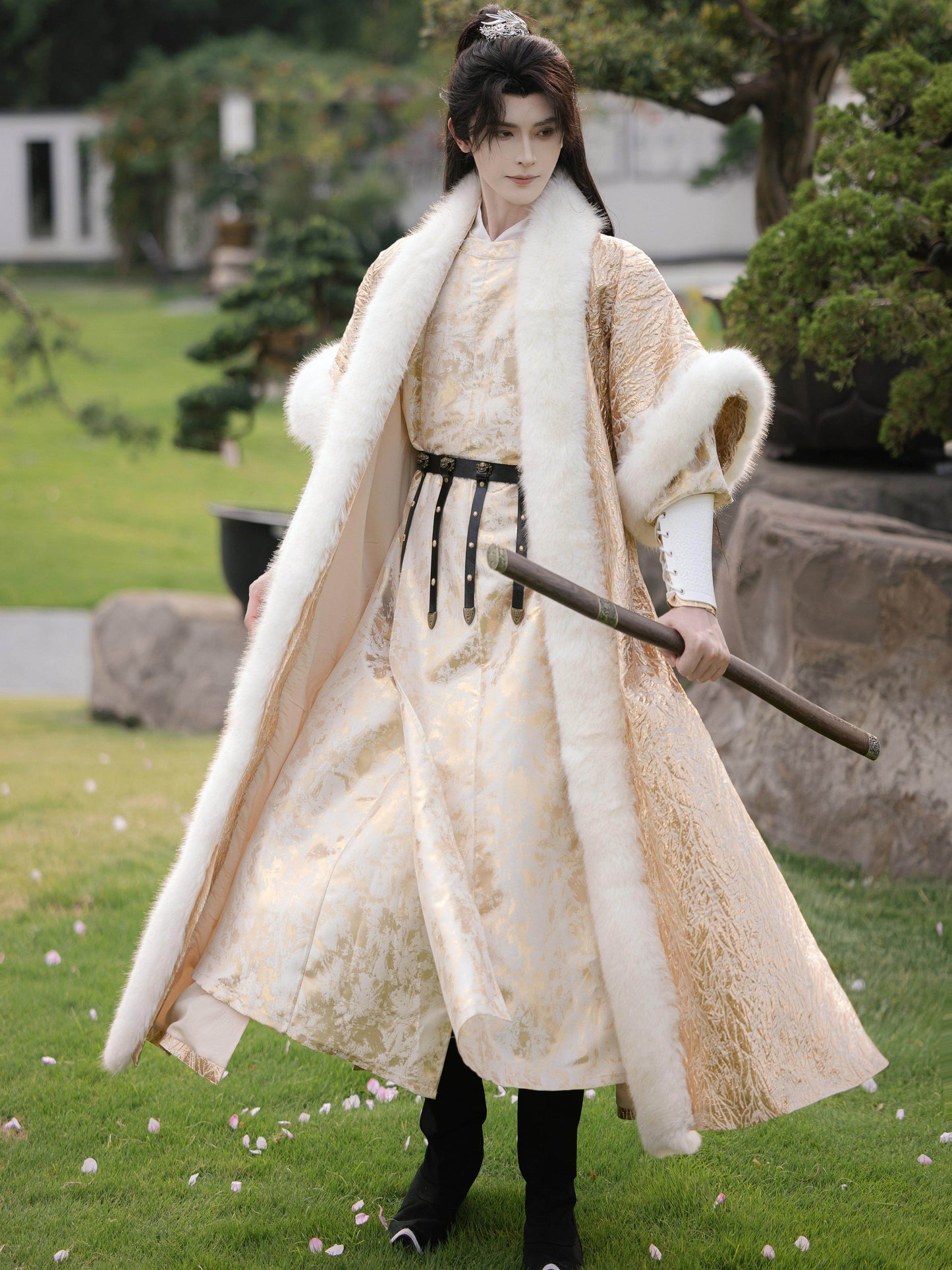 Royalty and Wealth | Tang Dynasty Round Collar Robe and Eco Faux Arctic Fox Gold Woven Fur Coat