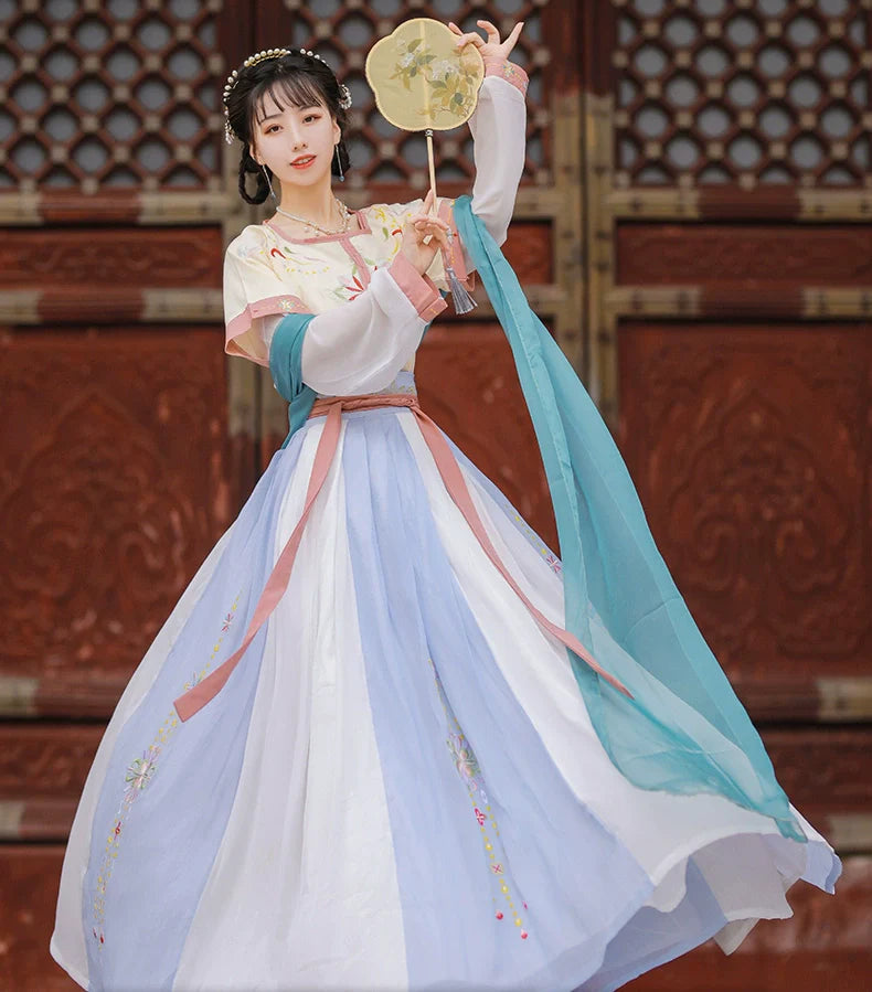 Lin Lang 琳琅 - Tang Dynasty Style U-shaped Collar Qiyao Ruqun