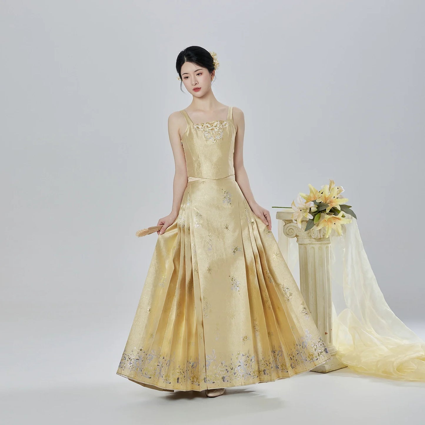 Ming Dynasty Modern Hanfu Bustier and Mamianqun Set - Thousand Golden Lily 千金百合