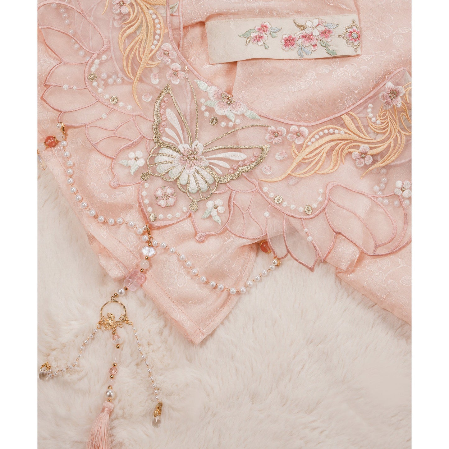 Ming Dynasty Sweet Pink Embroidered Pipa Sleeve Top & White Woven Mamianqun | Swallow Pavilion 燕云亭
